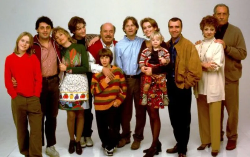 Facce di Bronzo e Cuori d'Oro: i Caratteristi TV che Abitavano i Nostri Salotti negli Anni '80 e '90